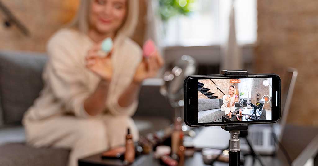 Γυρίσματα video και stories για τη διαχείριση social media επιχειρήσεων στην Αθήνα